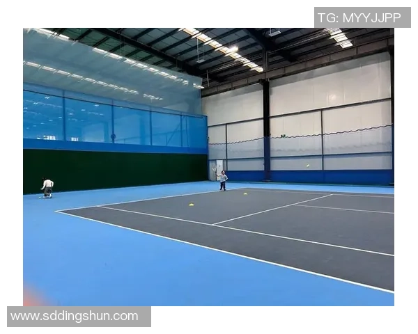 重庆网球队的灵活性揭秘:网球巨献背后的训练与技巧探索 重庆网球队的灵活性揭秘:网球巨献背后的训练与技巧探索